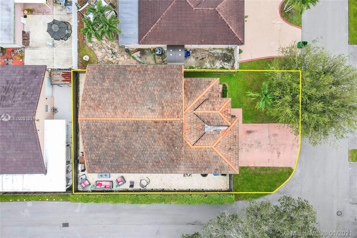 Foto del edificio - 8327 NW 201st St