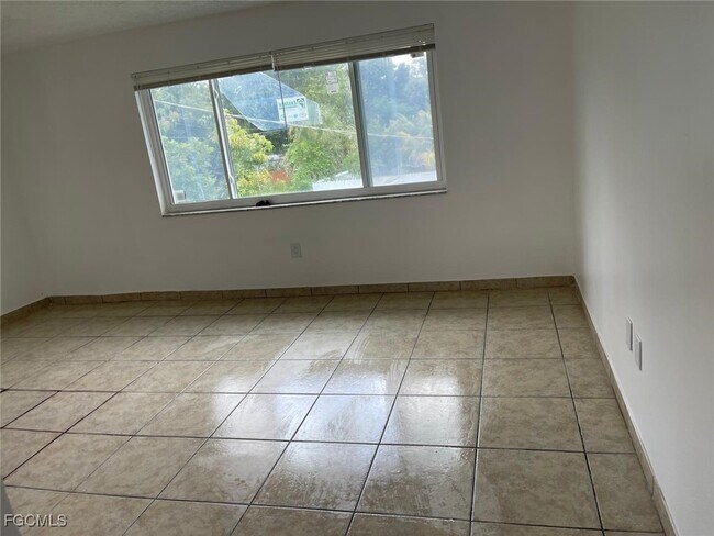 Foto del edificio - 2148 Dora St
