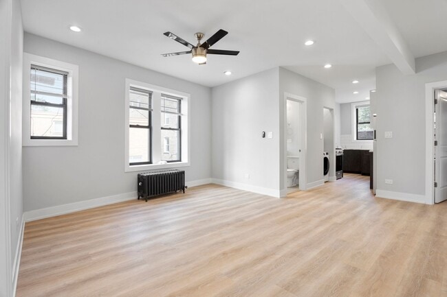 Building Photo - 7510 N Eastlake Ter