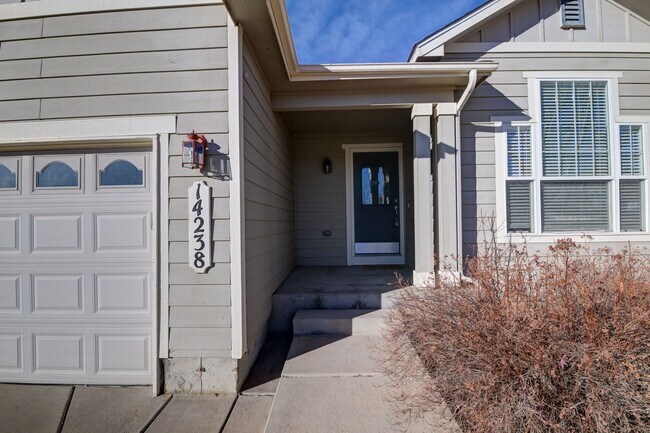 Foto del edificio - Ranch style home with 6 Bedrooms - 3 Bathrooms - 2 Car Garage - $2,650!