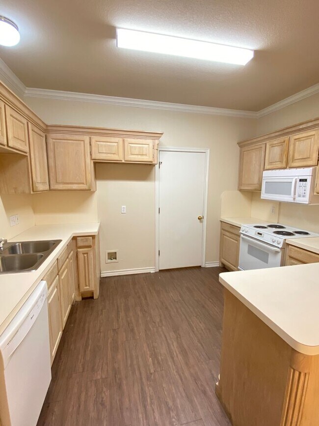 Foto del edificio - 1214 Lindsey Ln