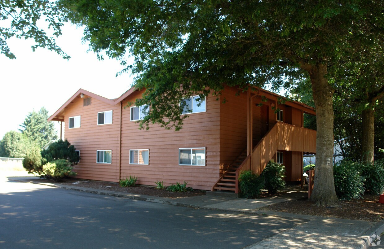 Primary Photo - 585 Lone Oak Ave