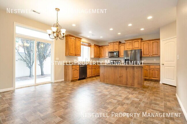Building Photo - 1072 Skipton Dr W