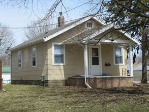 Building Photo - 400 Hartman Ave