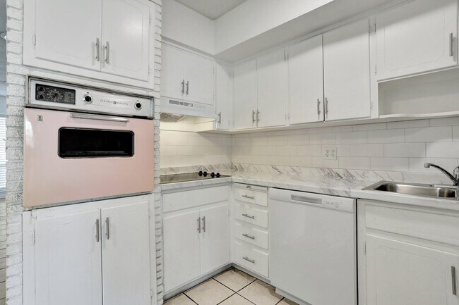 Foto del edificio - 2540 NE 10th Ct