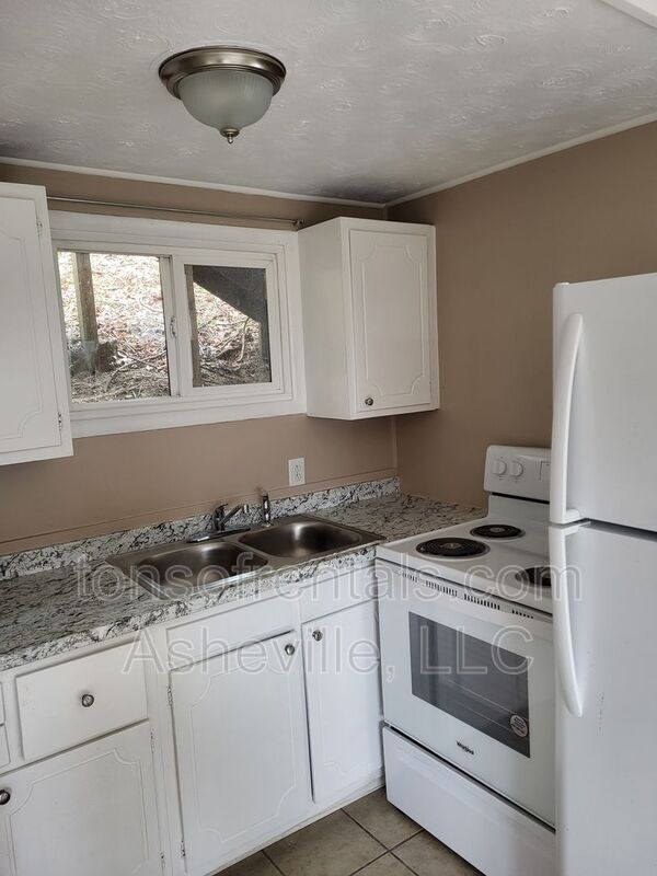 506 W Allen St Unit 9, Hendersonville, NC 28739 Condo for Rent in