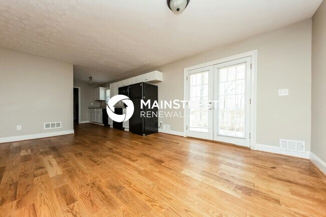 Building Photo - 4 Bedroom Pet-Friendly Home in Douglasville, GA with Main Street Renewal