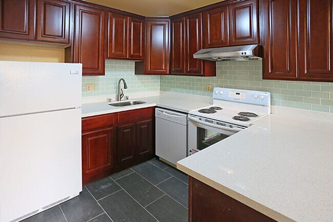 Building Photo - 102 Locksley Ave
