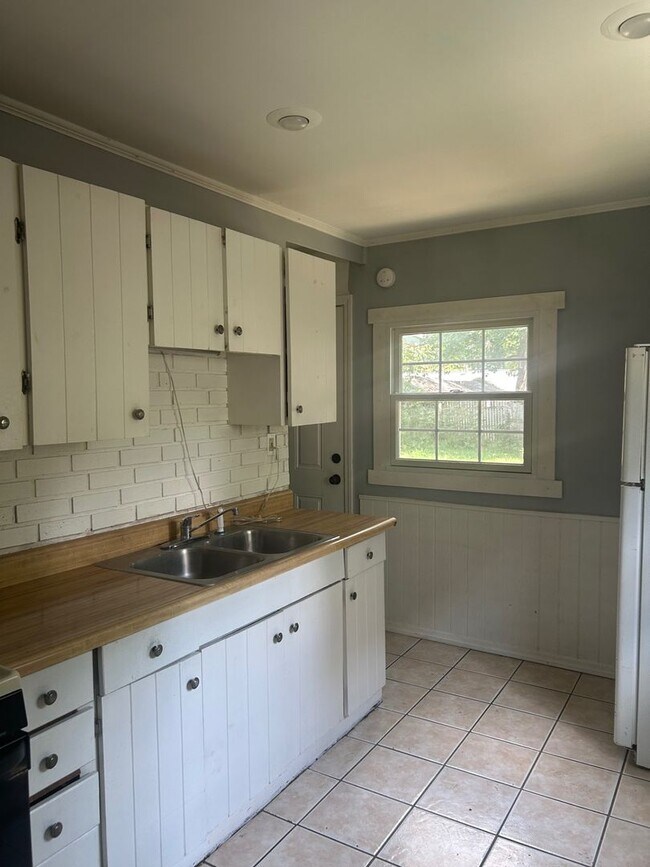 Foto del edificio - Charming 2-Bedroom Property in Prime Location