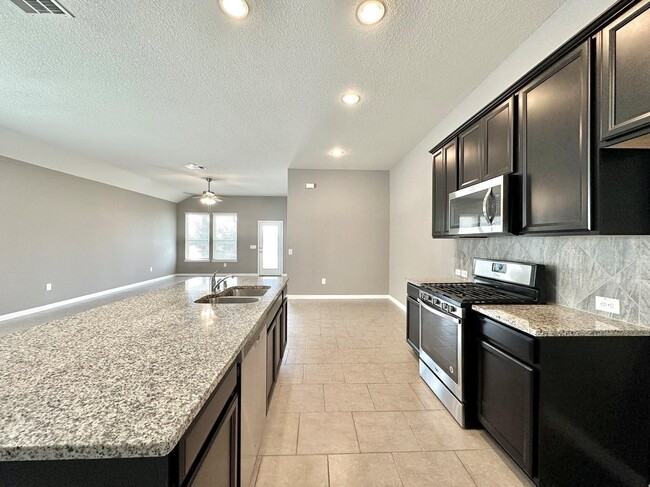 Foto del edificio - 5123 Rue Dela Croix Dr