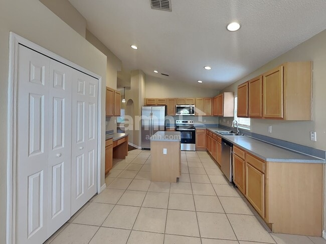 Building Photo - 1072 Bluegrass Dr