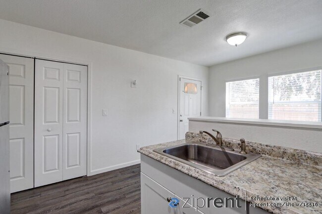 Building Photo - 800 Nogales St
