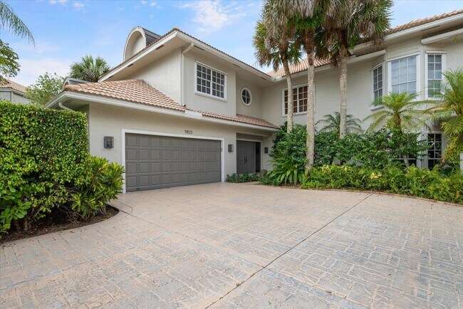 Building Photo - 11823 Pebblewood Dr