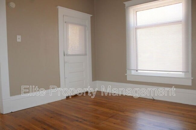 Building Photo - 322 W Routt Ave