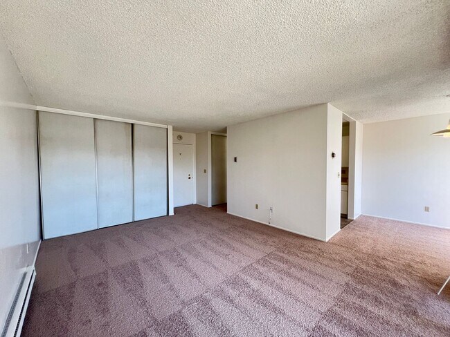 Building Photo - $500 Move In Special!!! 1BD/1BA CONDO AVAI...