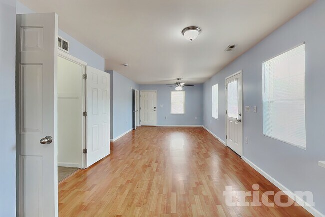 Foto del edificio - 18011 Lynn Ln