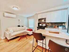 Building Photo - Furnished room/NOT APARTMENT