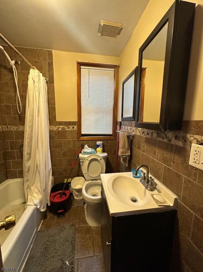 Foto del edificio - 412 Banta Ave