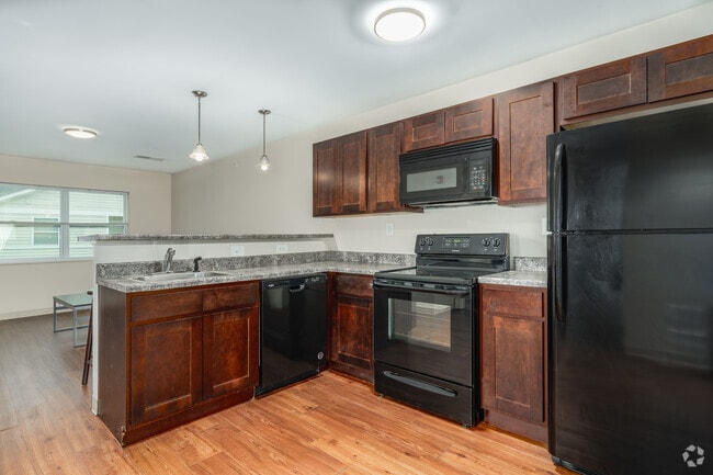 4BR, 2BA - 1,025SF - Kitchen - The Annex of Marion