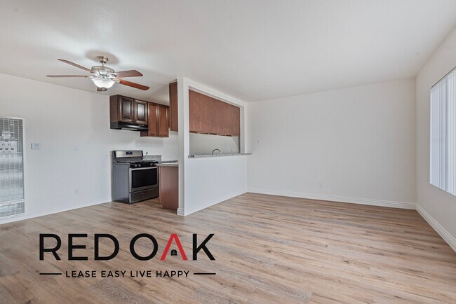 Foto del edificio - Stunning, Remodeled One Bedroom with a Spa...