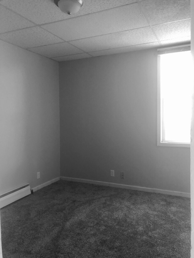 Bedroom - 155 College Ave