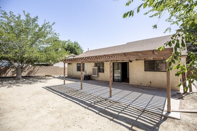 Foto del edificio - 43111 Weyand Ct
