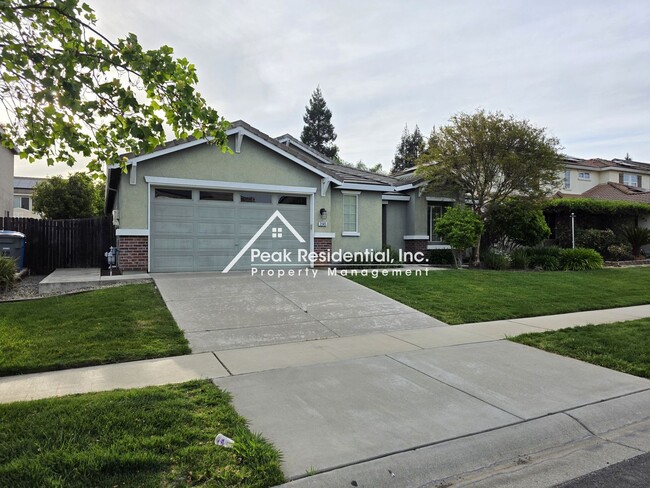 Foto del edificio - Spacious 4bd/2ba Plumas Lake Home!