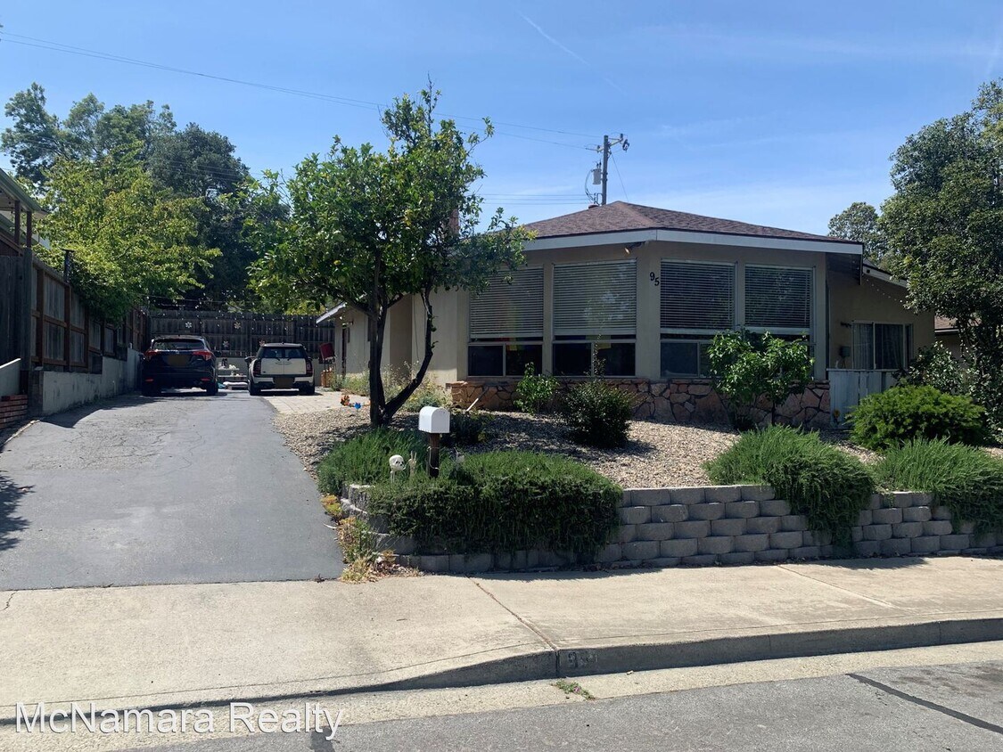 Building Photo - 5 br, 2 bath House - 95 Palomar Ave