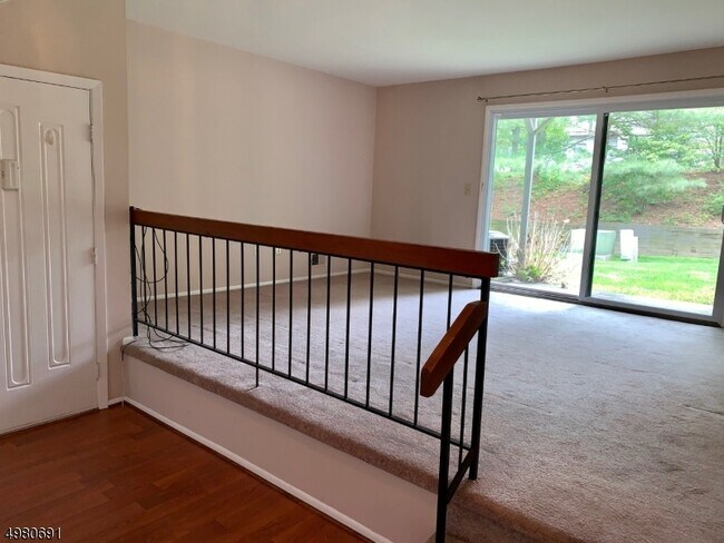 Foto del edificio - 407 Spruce Hills Dr