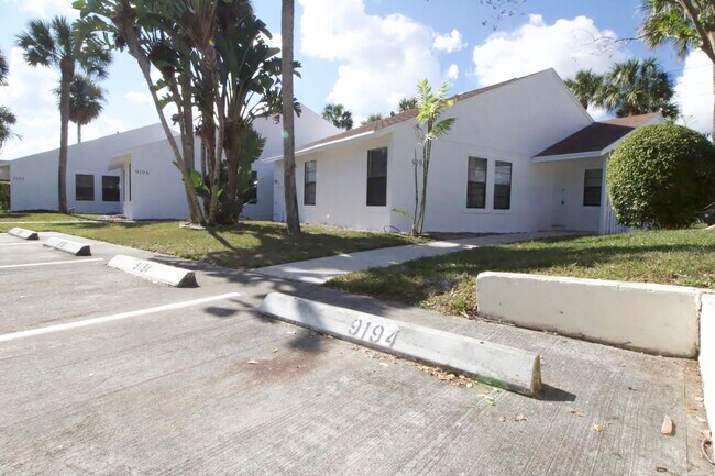 Building Photo - 9206 Roan Ln