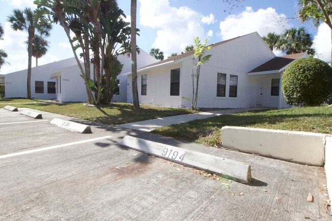 Building Photo - 9228 Roan Ln