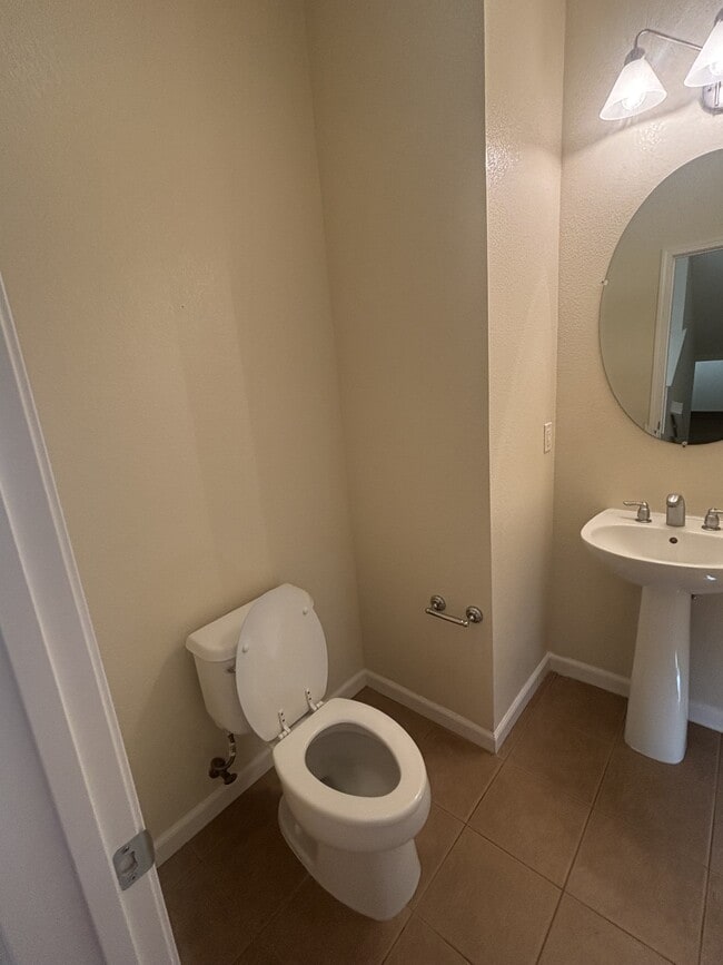 Building Photo - 1013 Fuller Terrace