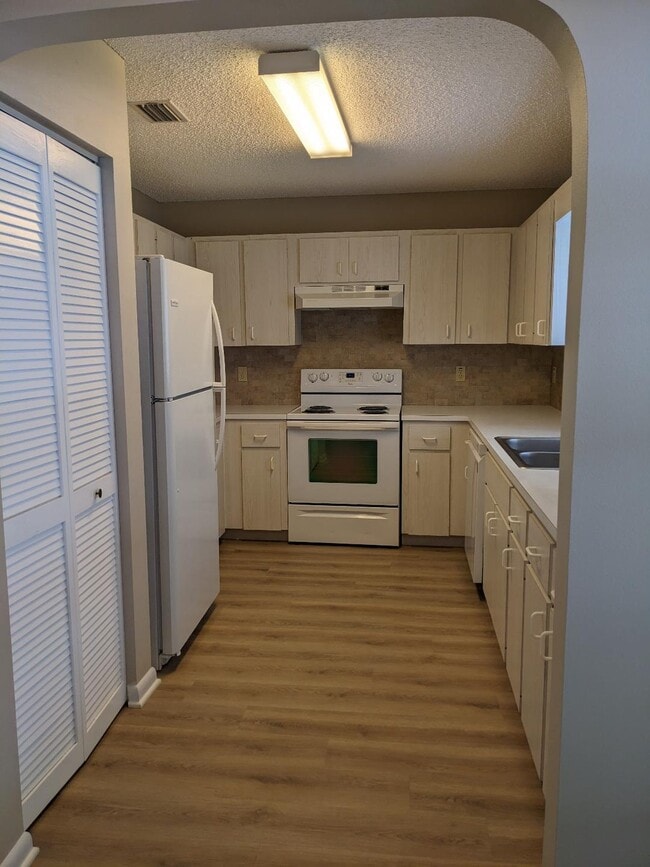 Building Photo - 9820 SW 89th Terrace