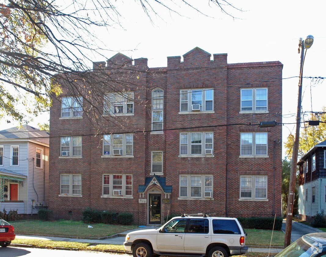 Building Photo - The Staylor Apartment