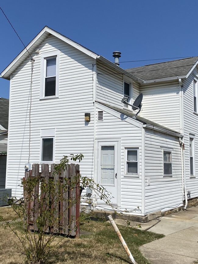 Building Photo - 218 W 5th Ave