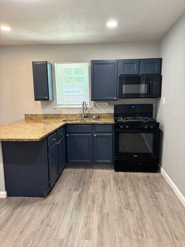 Primary Photo - 2225 W Olmos Dr