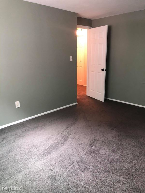 Building Photo - 6000 Nob Hill Dr