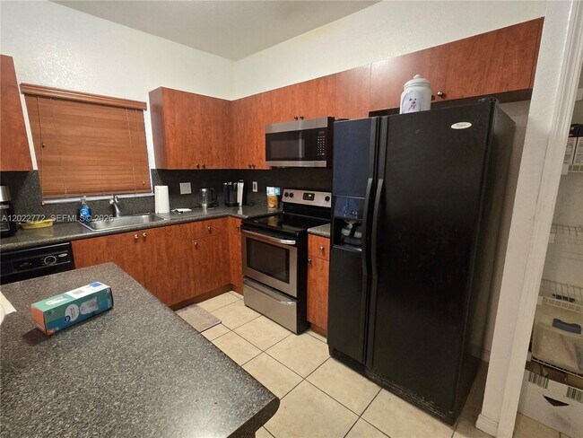 Building Photo - 2955 SE 15th Terrace