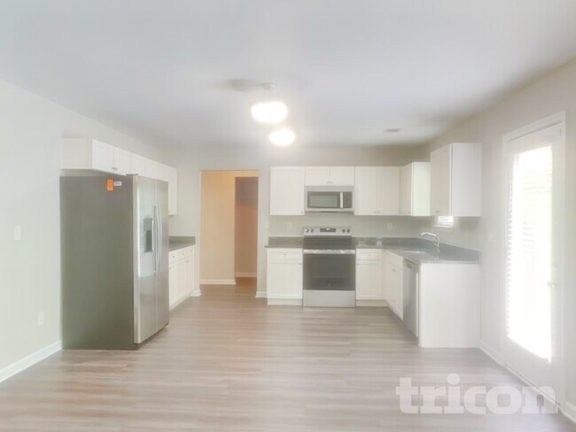 Foto del edificio - 325 Nutwood Trce