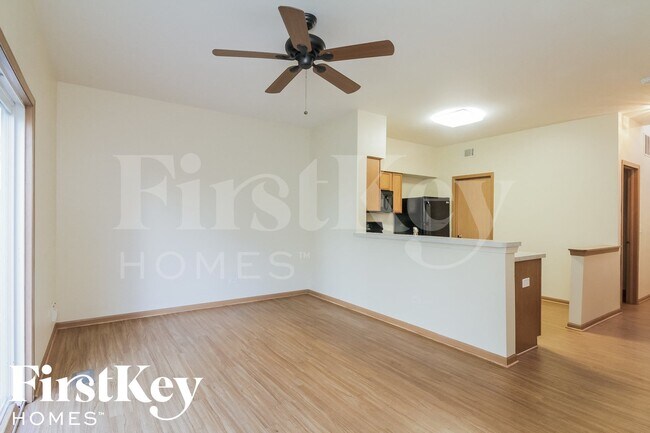 Building Photo - 2408 Oak Tree Ln