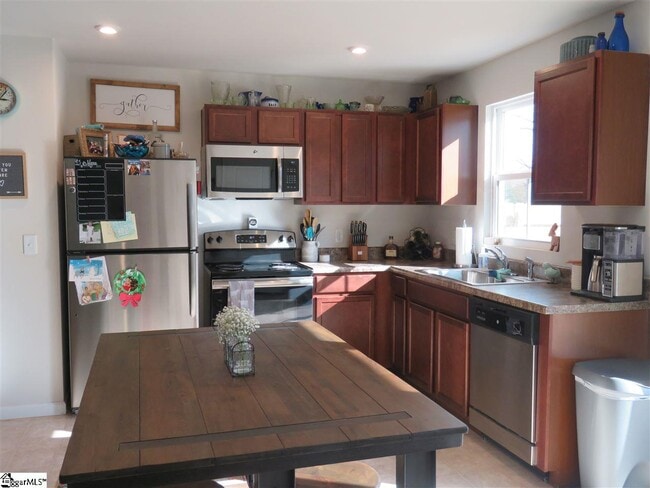 Building Photo - 16 Maplestead Farms Ct