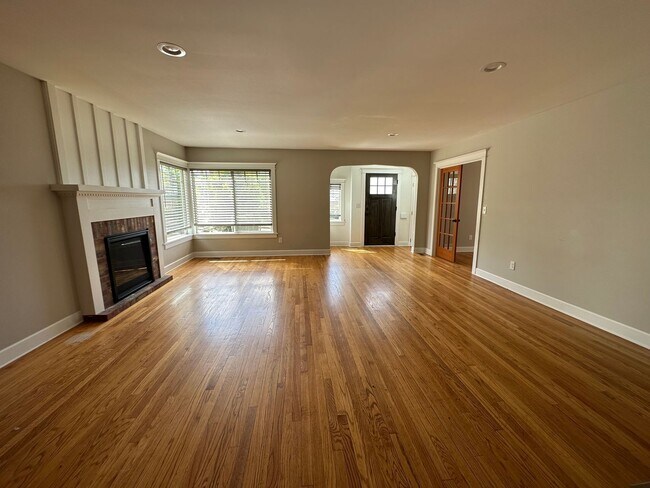 Building Photo - 11035 SW Center Street ~ Outstanding Home ...