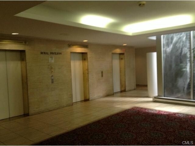 Foto del edificio - 60 Strawberry Hill Ave