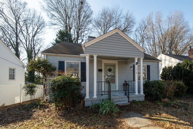 Foto del edificio - Charming 2-Bedroom, 1-Bath Home in Greensboro