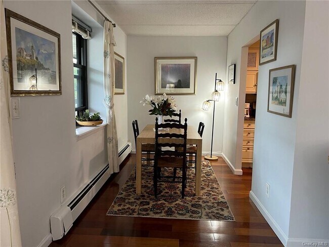 Foto del edificio - 1376 Midland Ave