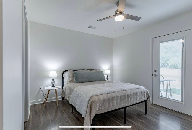 Foto del edificio - 1315-2A Farmingdale Dr