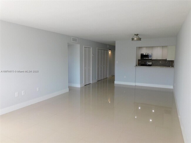 Foto del edificio - 6930 NW 186th St