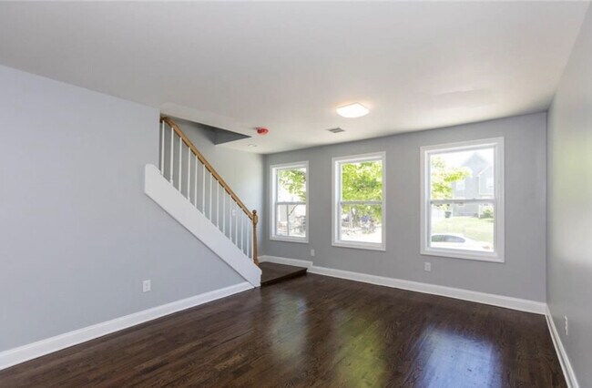 Building Photo - 3 bd 2 ba Single family home