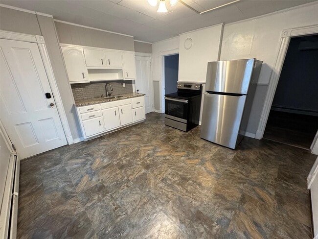 Building Photo - 2 CHARLES APT #2 St