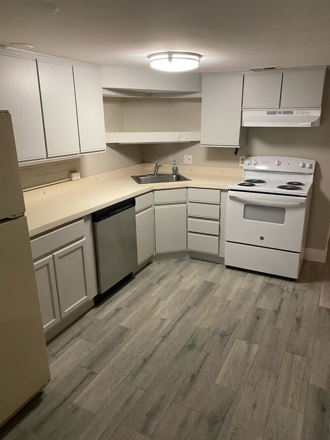 Kitchen - 2331 Ashmead Pl NW